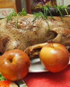 Гусь с гречкой, грибами и печенью