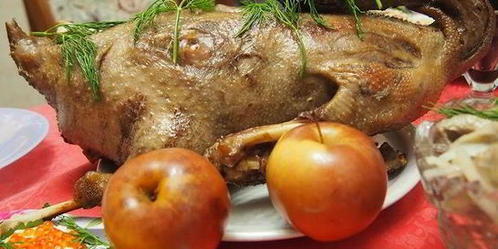 Гусь с гречкой, грибами и печенью