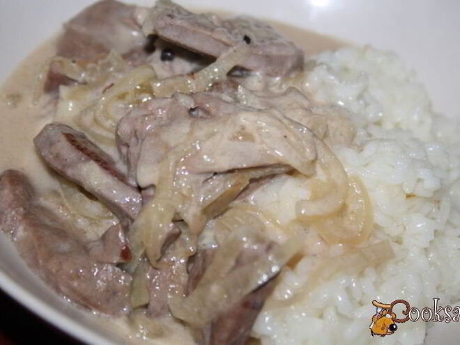 Рецепт индюшиной печени в сметанно-луковом соусе