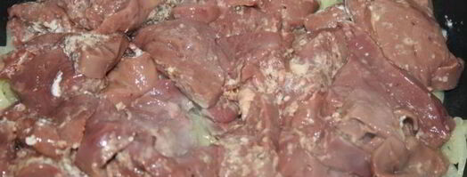 индюшиная печень в сметанно-луковом соусе. Шаг 6