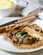 Кроличья печень с луком в конверте из пергамента