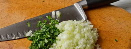 кроличья печень с луком в конверте из пергамента. Шаг 5