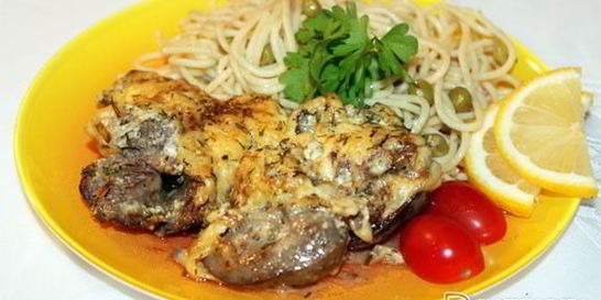 Куриная печень под сырным соусом