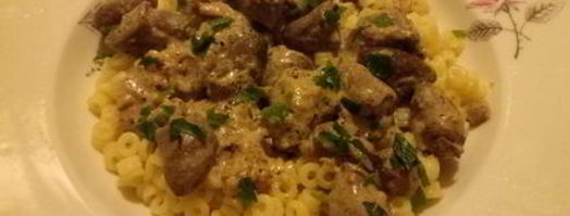 куриная печень с сердечками в сметанном соусе. Шаг 6