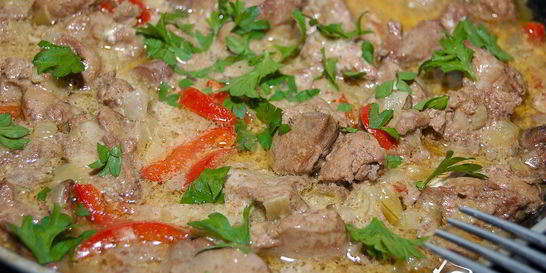 Куриная печень, тушенная с болгарским перцем