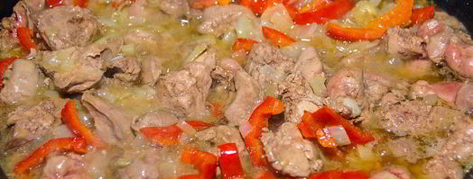 куриная печень, тушенная с болгарским перцем. Шаг 3