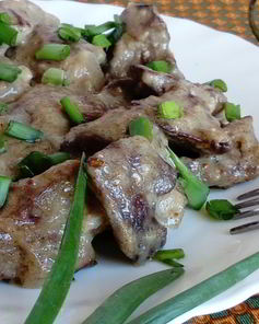 Куриная печень в сметанном соусе