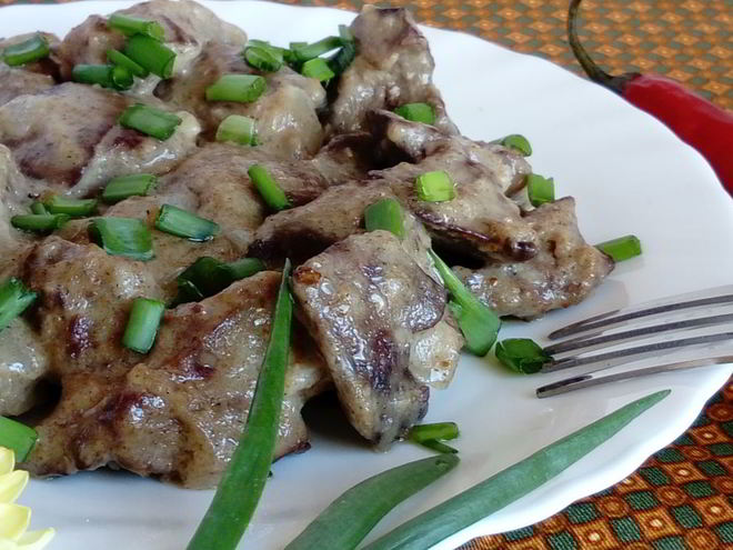 Рецепт куриной печени в сметанном соусе