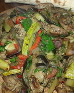 Куриная печень, запеченная с овощами