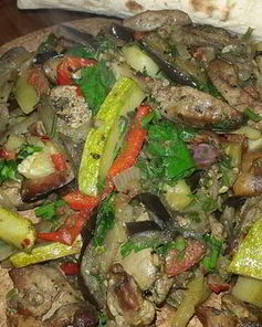 Куриная печень, запеченная с овощами