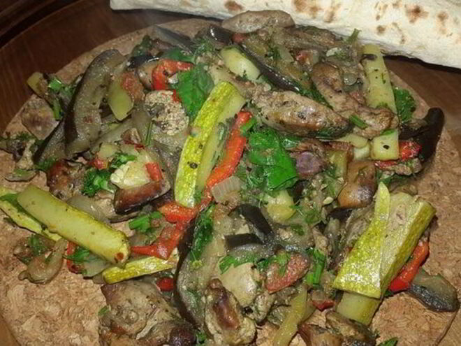 Рецепт куриной печени, запеченной с овощами