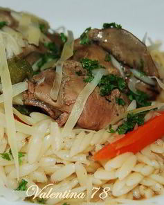 Паровая печенка с пастой орзо