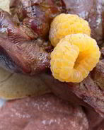 Печень-гриль с инжирно-малиновым соусом