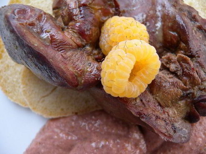 Рецепт печени-гриля с инжирно-малиновым соусом