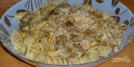 Печень куриная, жаренная со сметаной