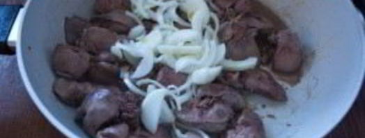 печень с луком тушеная. Шаг 4