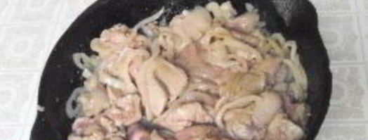 печень, тушеная в белом вине с печеным перцем. Шаг 3