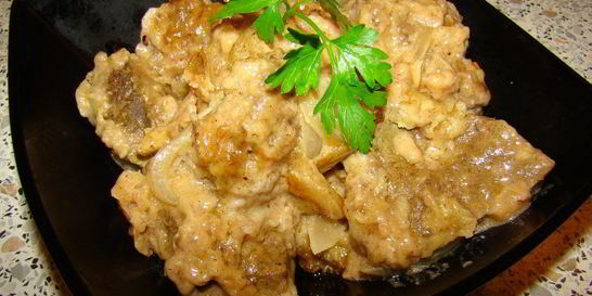 Печень, тушенная в сливках