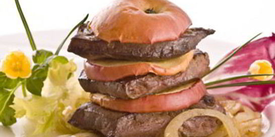 Печень в яблоках