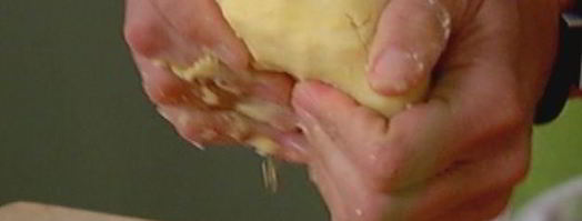 печенье из пармезана со свекольным песто. Шаг 5