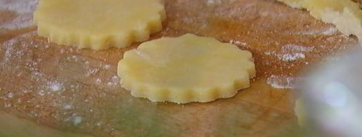 печенье из пармезана со свекольным песто. Шаг 6