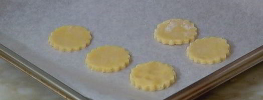 печенье из пармезана со свекольным песто. Шаг 7