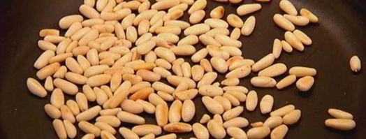 печенье из пармезана со свекольным песто. Шаг 9