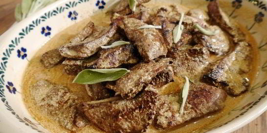 Телячья печень в винном соусе с шалфеем