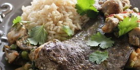 Жареная печень с грибами в азиатском стиле