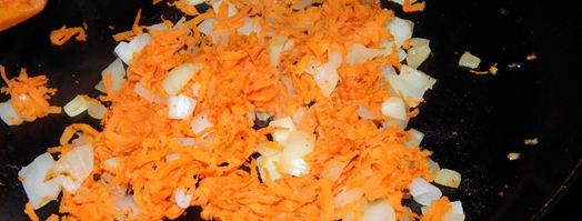 пельмени в сметане в горшочке. Шаг 2