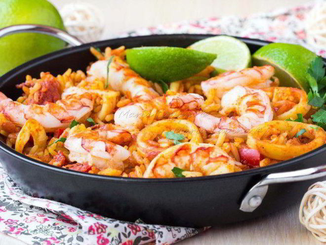 Рецепт паэльи с морепродуктами и чоризо