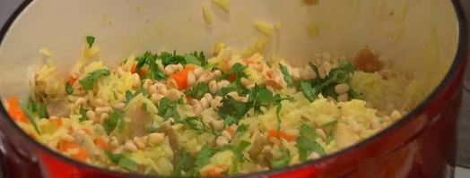 пилав с курицей, изюмом и кедровыми орешками. Шаг 12