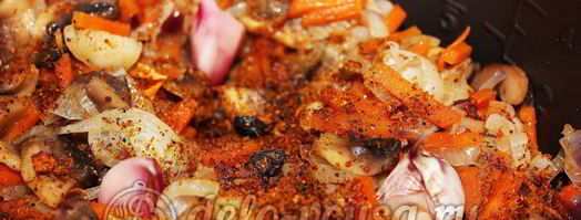 плов с грибами в мультиварке. Шаг 11