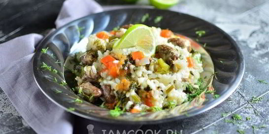 Плов с куриными сердечками в мультиварке