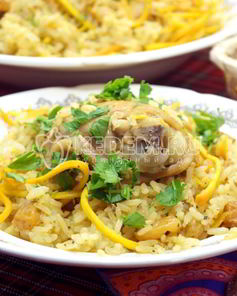 Плов с курицей, изюмом и морковью по-корейски