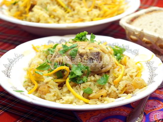 Рецепт плова с курицей, изюмом и морковью по-корейски