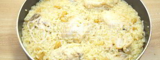 плов с курицей, изюмом и морковью по-корейски. Шаг 9