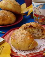 Плов с курицей в булочке