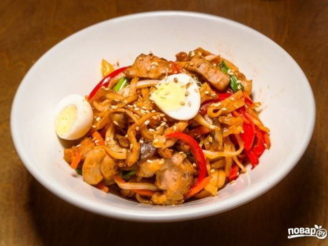 Рецепт пшеничной лапши с курицей и овощами