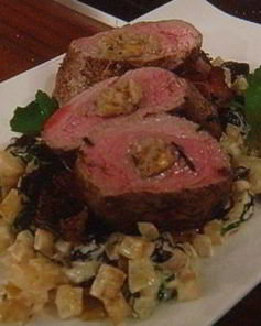 Филе теленка фаршированное маслом грецкого ореха с рагу из кольраби