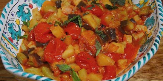 Капоната с кабачком и картофелем