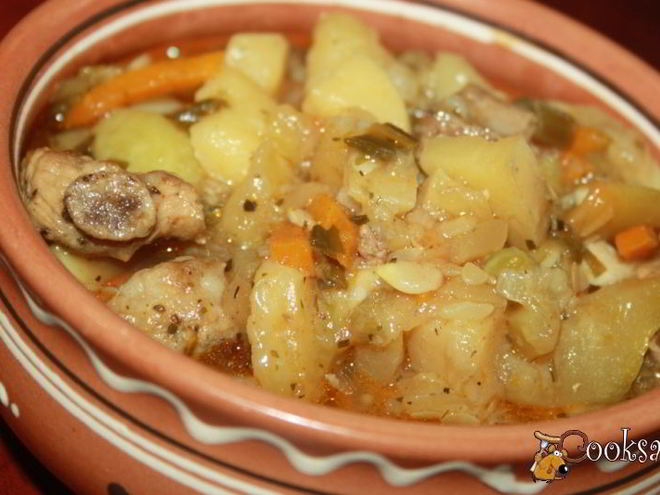 Рецепт летнего рагу со свининой и зеленым горошком в стручках и свежими овощами