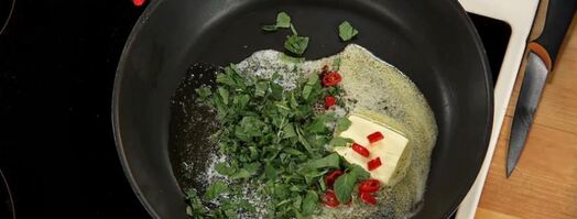 рагу из гуся, курицы и индейки, запеченное в тыкве с грибами и сыром. Шаг 3