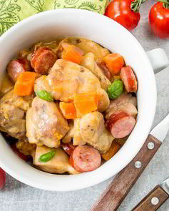Рагу из курицы с колбасками и тыквой
