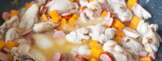 рагу из курицы с колбасками и тыквой. Шаг 6