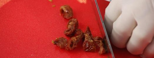 рагу из мидий с пряными томатами и мидии, запеченные под сыром моцарелла. Шаг 4