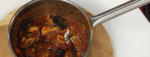 рагу из мидий с пряными томатами и мидии, запеченные под сыром моцарелла. Шаг 6