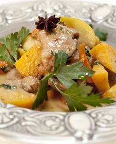 Рагу из репы со свининой, яблоками и изюмом