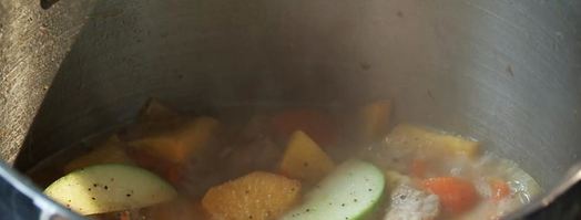 рагу из репы со свининой, яблоками и изюмом. Шаг 4