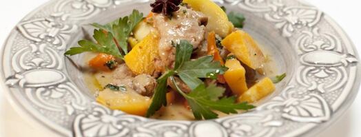 рагу из репы со свининой, яблоками и изюмом. Шаг 5